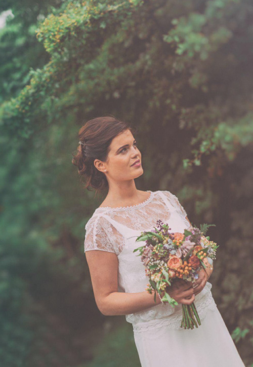 Mandy van de Star kijkend in spiegel